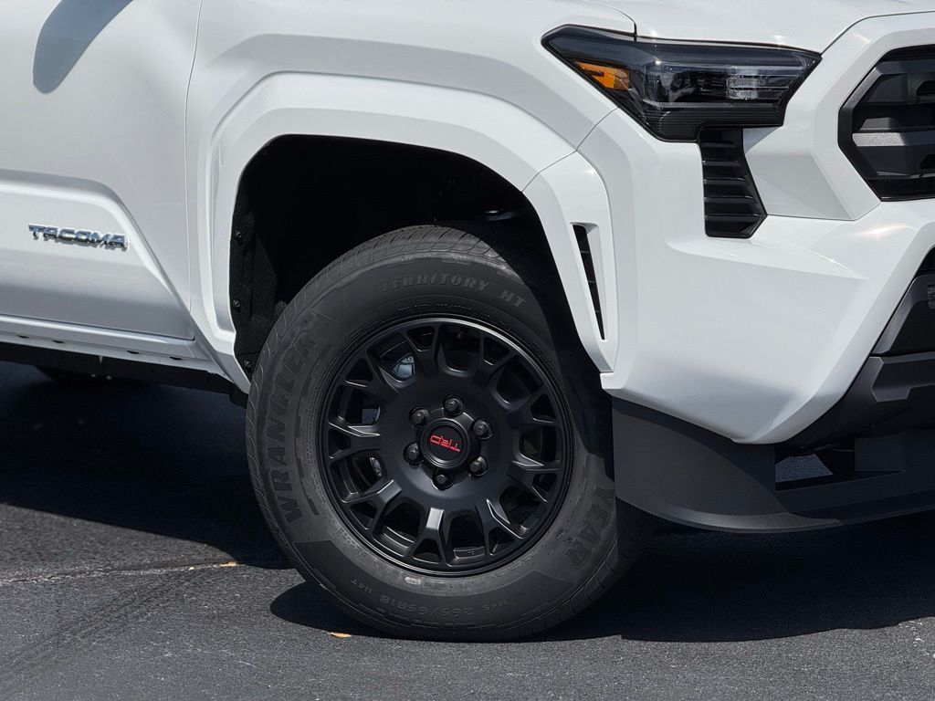 2025 Toyota Tacoma SR5 Double Cab photo 3