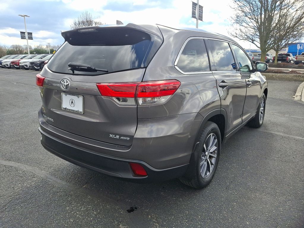 2017 Toyota Highlander XLE 6