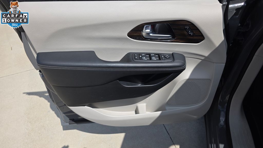 2023 Chrysler Pacifica Limited - Photo 24