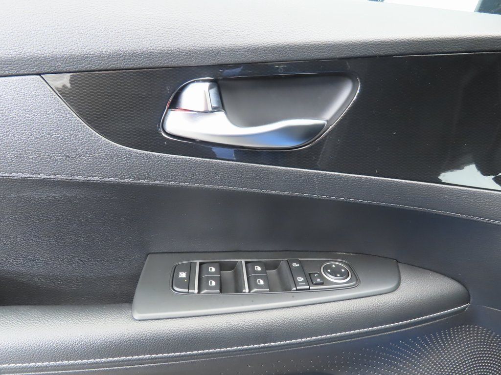Thumbnail: 2022 Kia Forte - 24