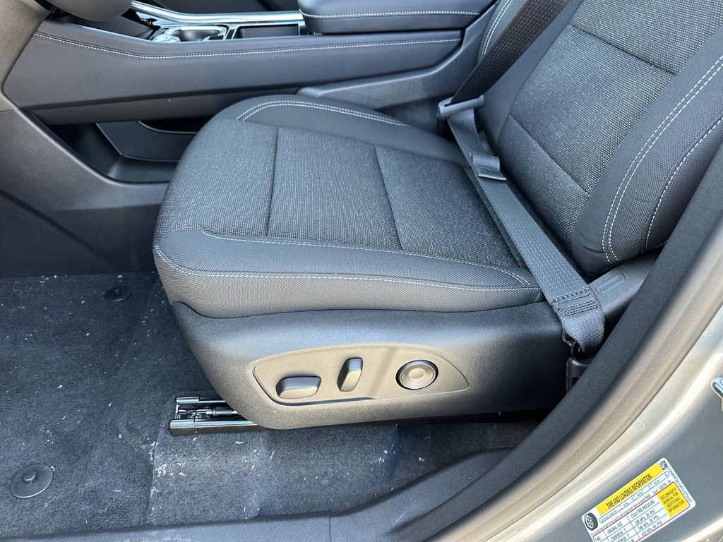 new 2026 Chevrolet Traverse car, priced at $38,295