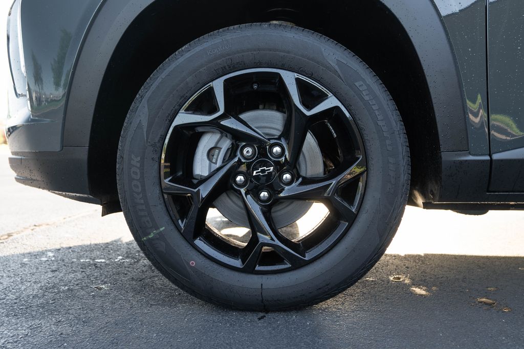 2026 Chevrolet Trax LT - Photo 9