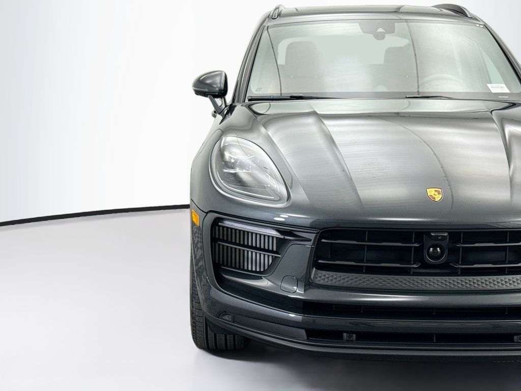 Thumbnail: 2026 Porsche Macan - 12