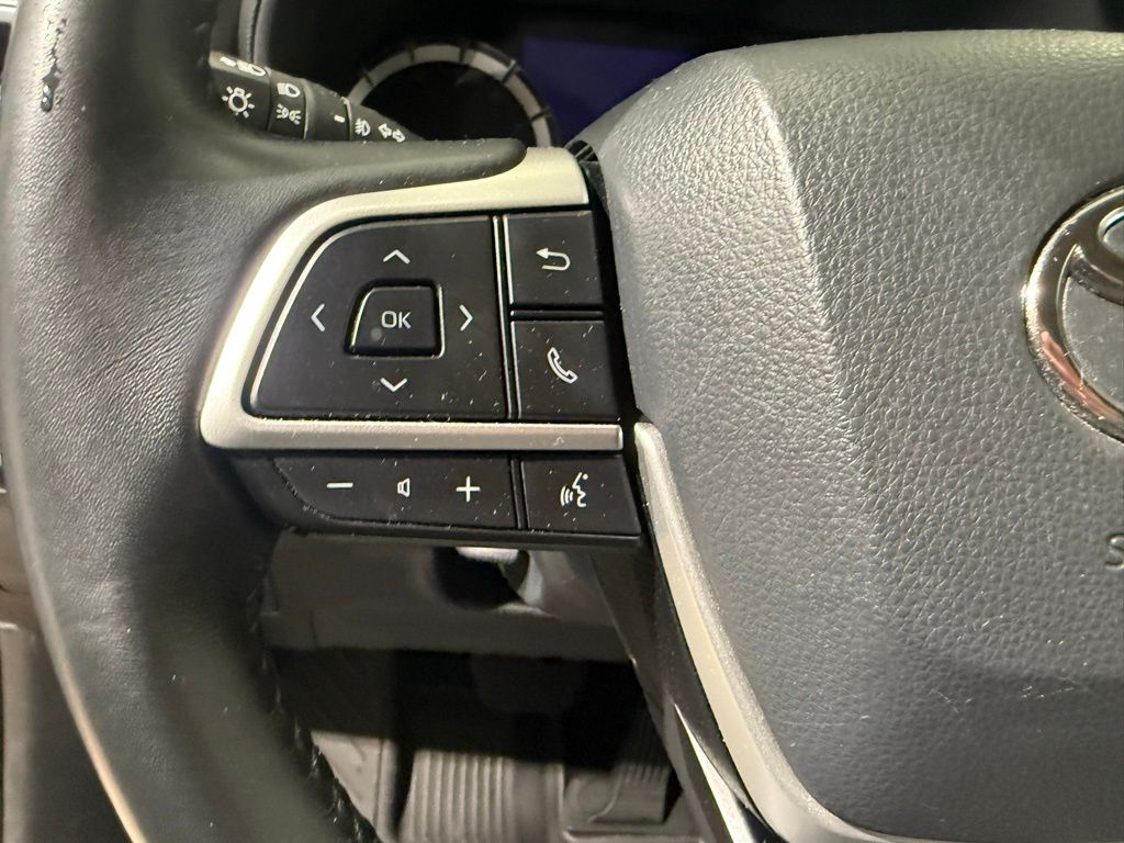 2023 Toyota Highlander LE 26
