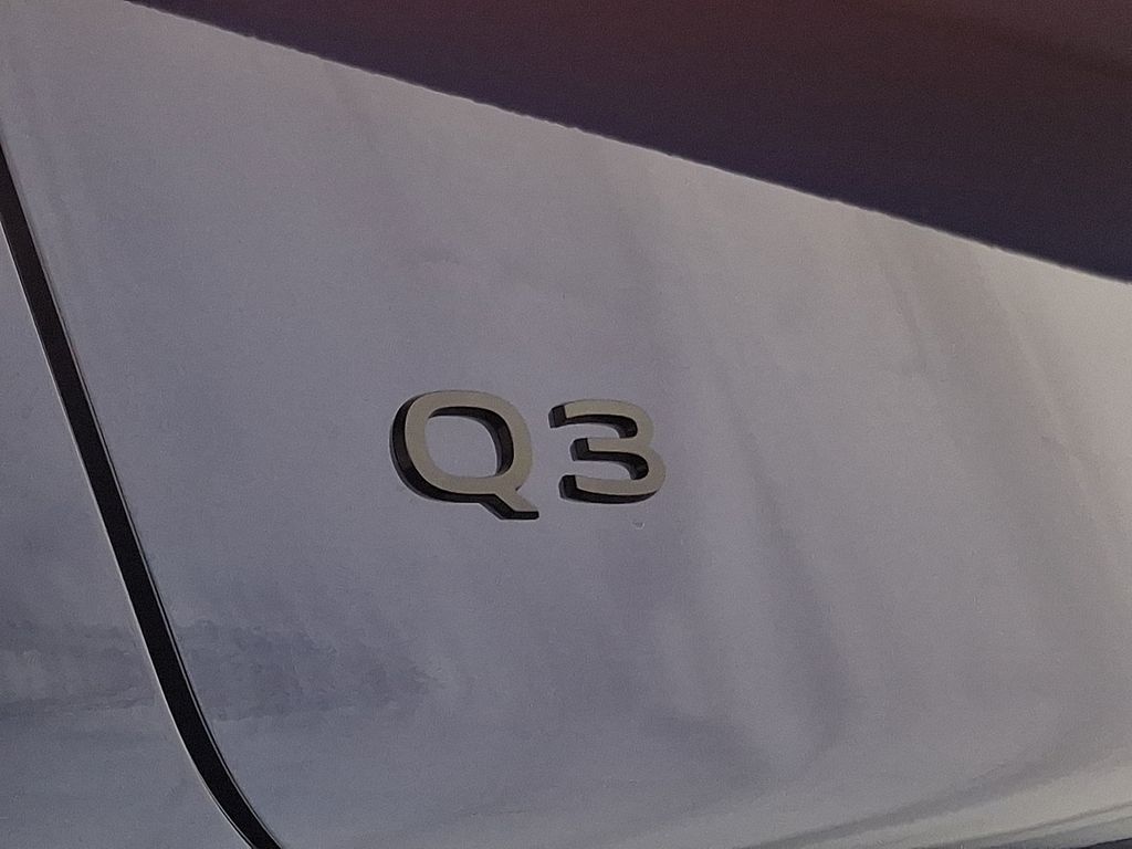 Thumbnail: 2026 Audi Q3 - 21