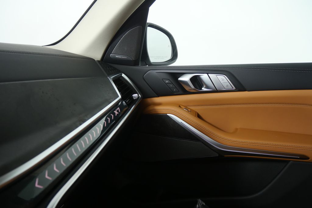 Thumbnail: 2026 BMW X7 - 26