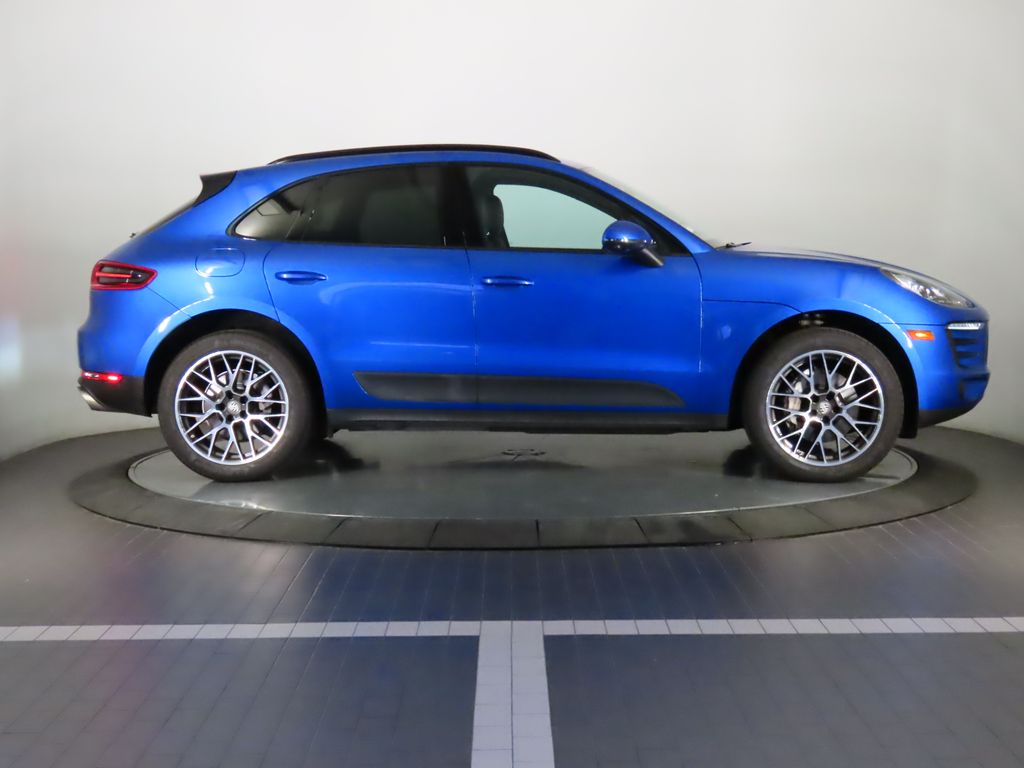Thumbnail: 2017 Porsche Macan - 8
