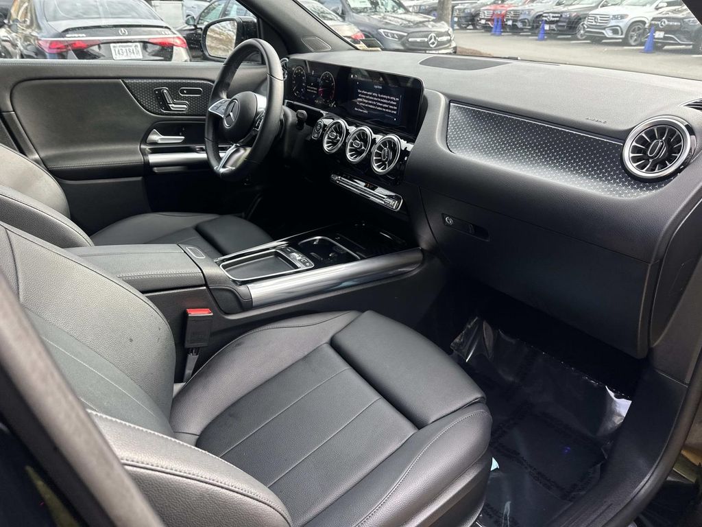 Thumbnail: 2025 Mercedes-Benz GLA - 21