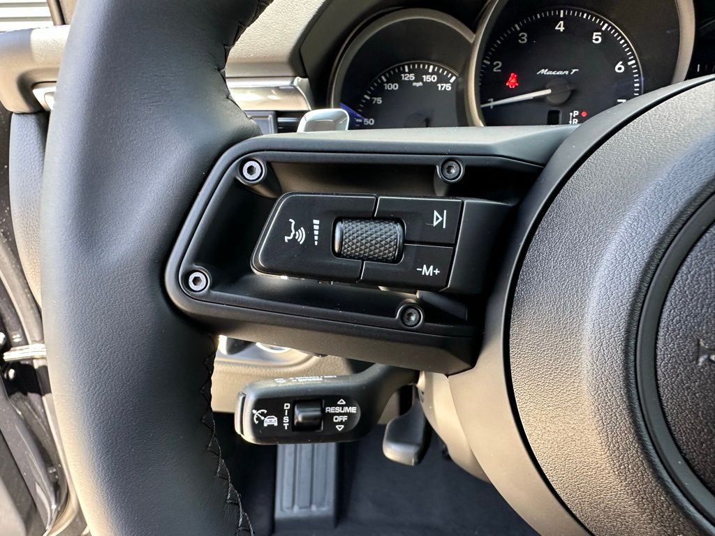 Thumbnail: 2026 Porsche Macan - 18