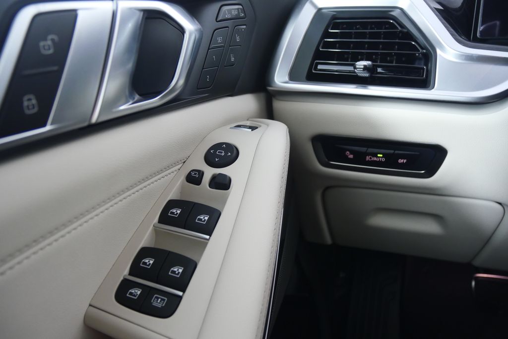 2026 BMW X7 xDrive40i 21