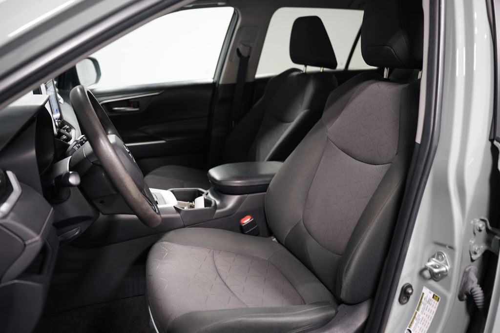2023 Toyota RAV4 XLE 6
