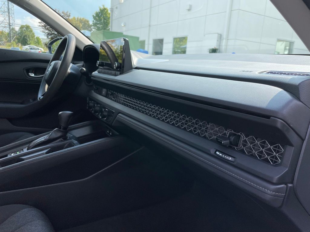 Thumbnail: 2023 Honda Accord - 32