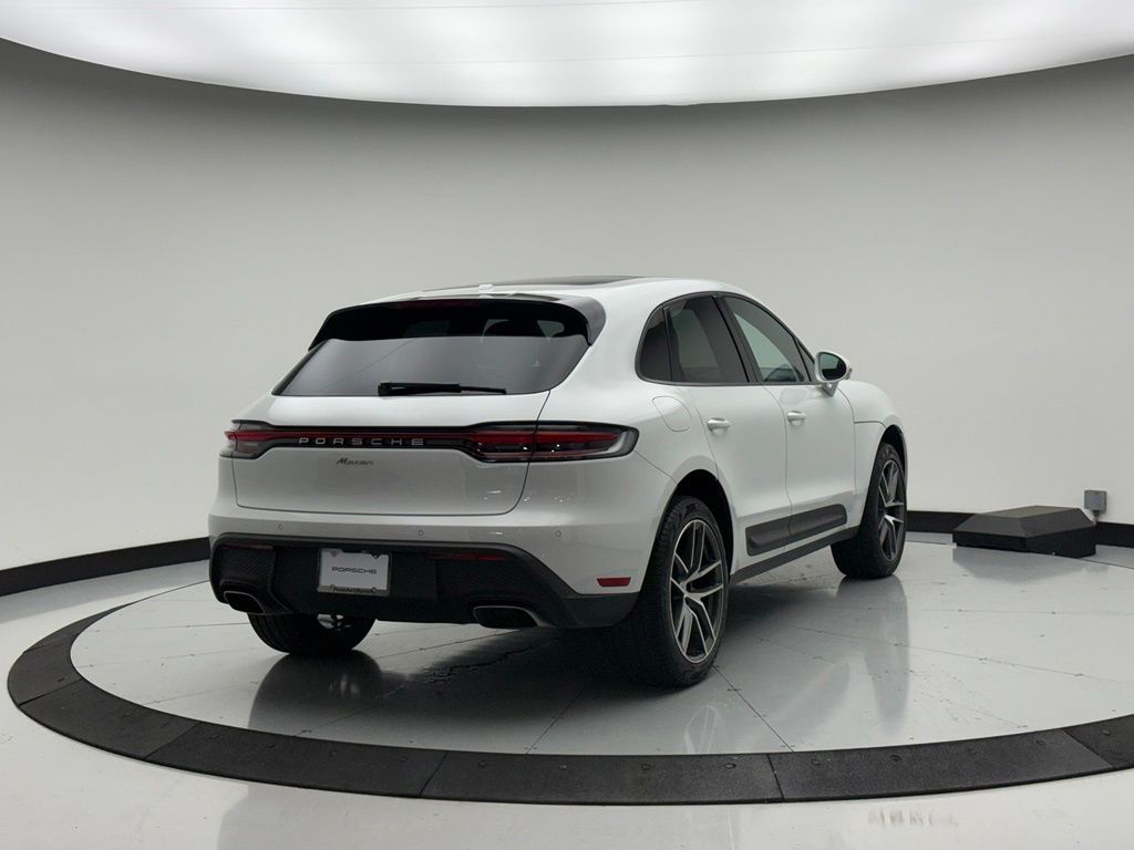 Thumbnail: 2026 Porsche Macan - 7