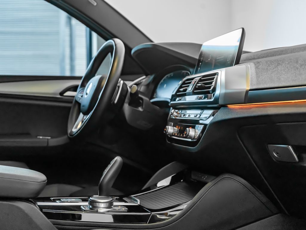 Used 2021 White BMW xDrive30i image 31