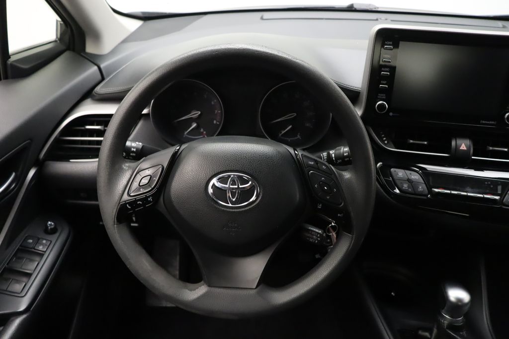 2020 Toyota C-HR LE 23