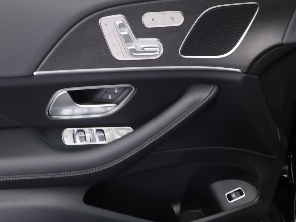 Thumbnail: 2025 Mercedes-Benz GLE - 25