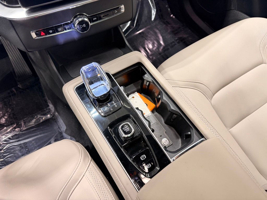 Thumbnail: 2026 Volvo XC90 - 18