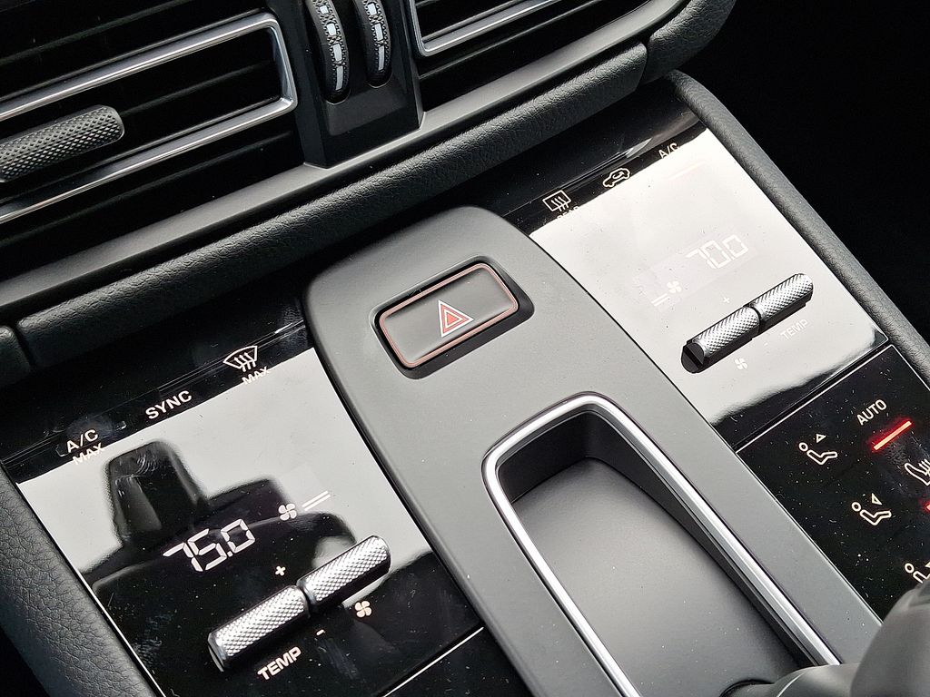 Thumbnail: 2025 Porsche Macan - 17