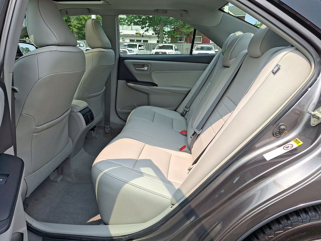 2015 Toyota Camry XLE 10