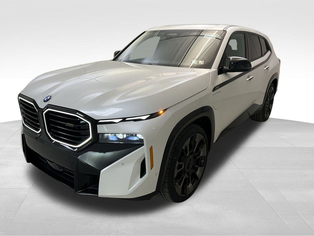 2023 BMW XM Base's photo
