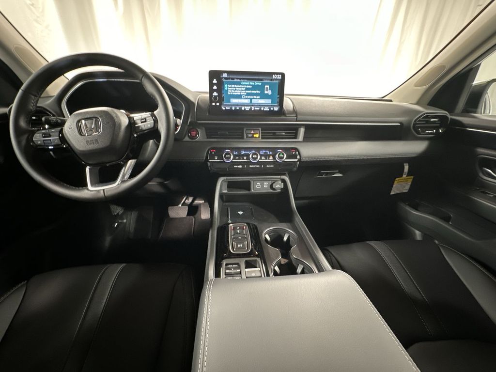 new 2025 Honda Pilot car, priced at $48,280