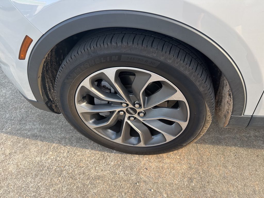 2022 Ceramic Pearl Metallic Tinted Clearcoat Lincoln Nautilus Reserve FWD SUV