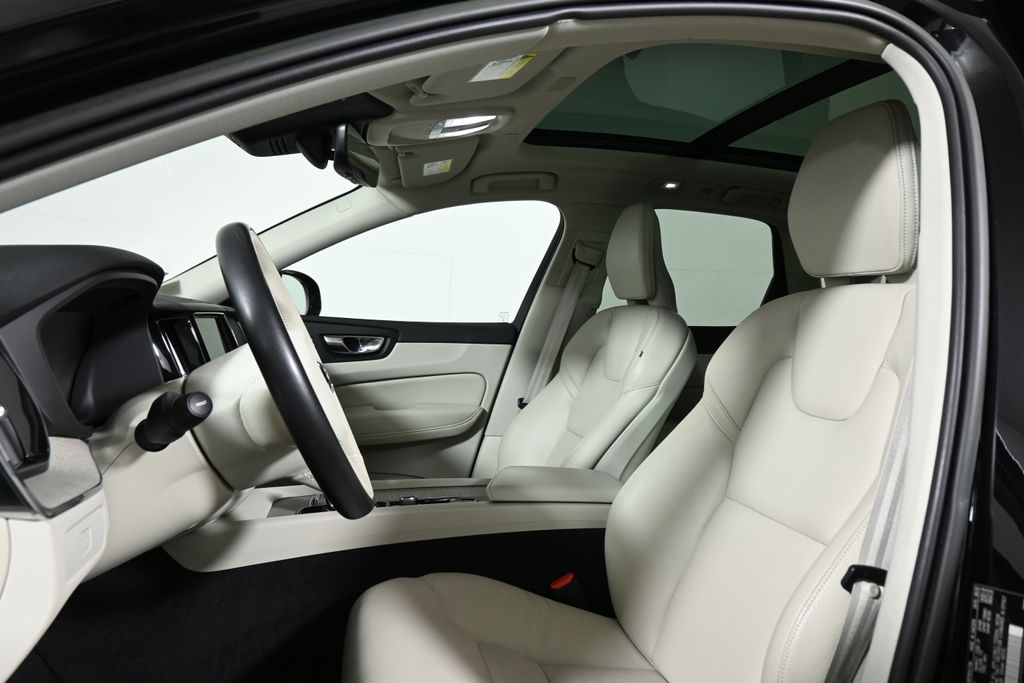 Thumbnail: 2023 Volvo XC60 - 15