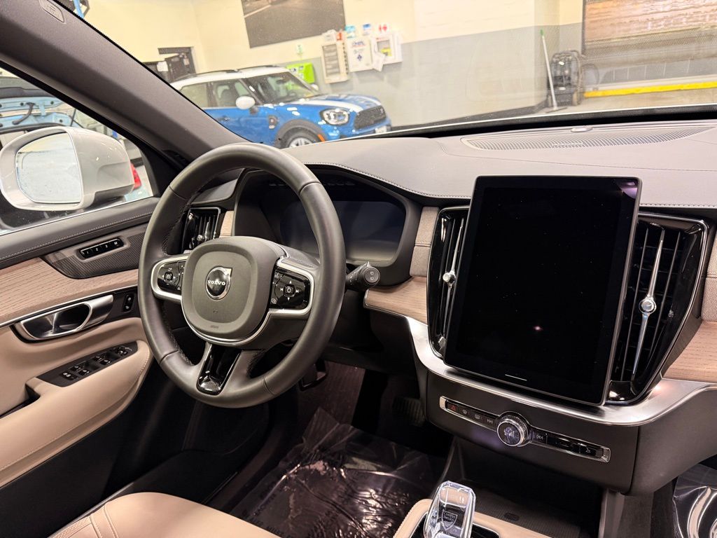 Thumbnail: 2025 Volvo XC90 - 30