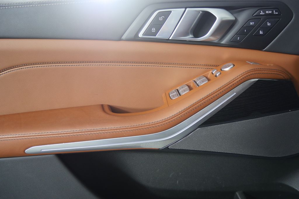 Thumbnail: 2025 BMW X7 - 9