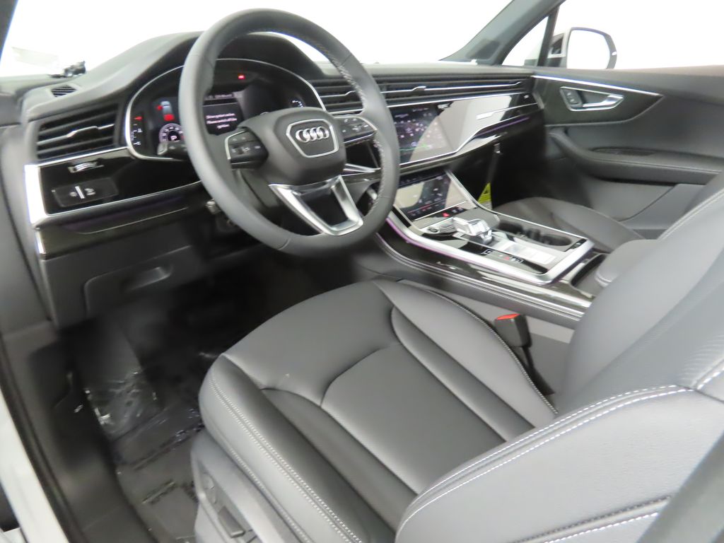 Thumbnail: 2025 Audi Q7 - 26