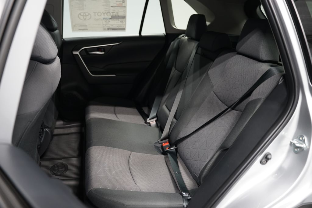 2025 Toyota RAV4 XLE 29