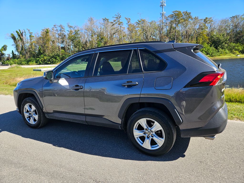 2021 Toyota RAV4 XLE 3