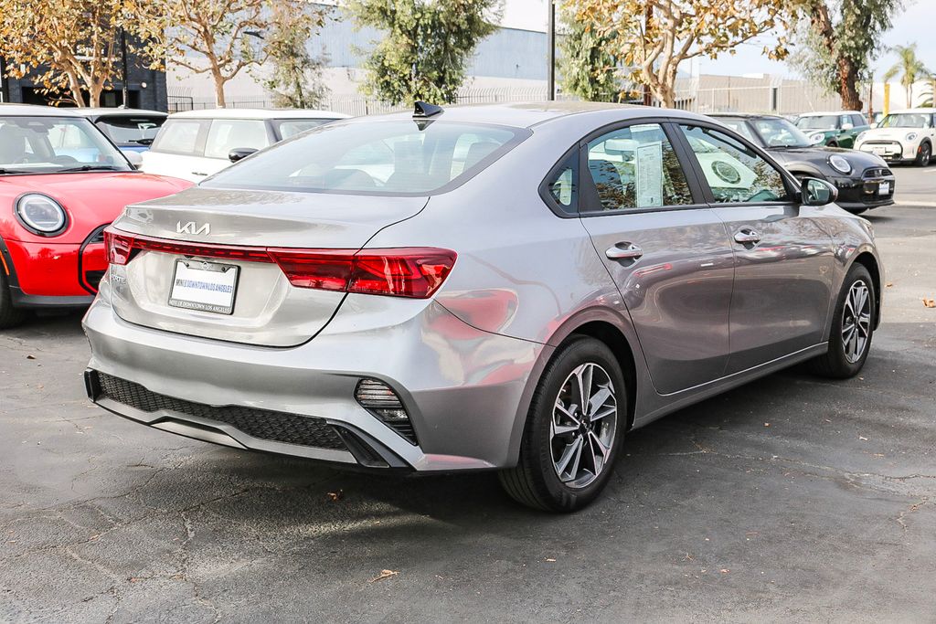 2023 Kia Forte LXS 8