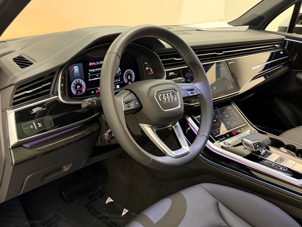 Thumbnail: 2025 Audi Q7 - 22