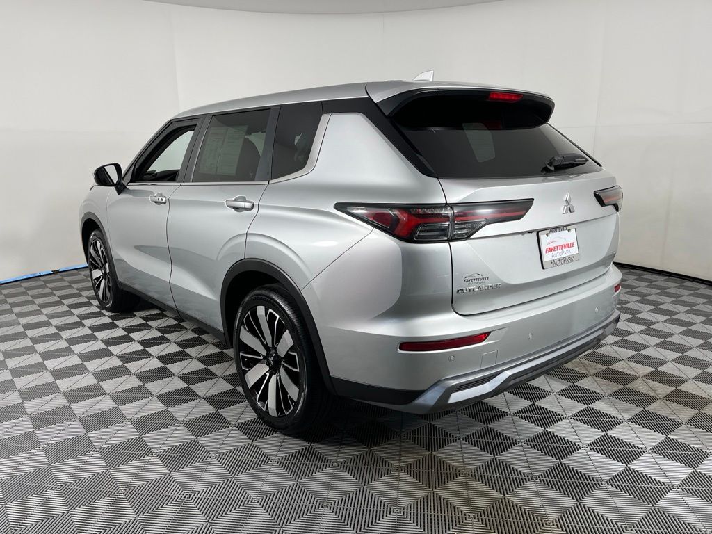 Thumbnail: 2025 Mitsubishi Outlander - 18