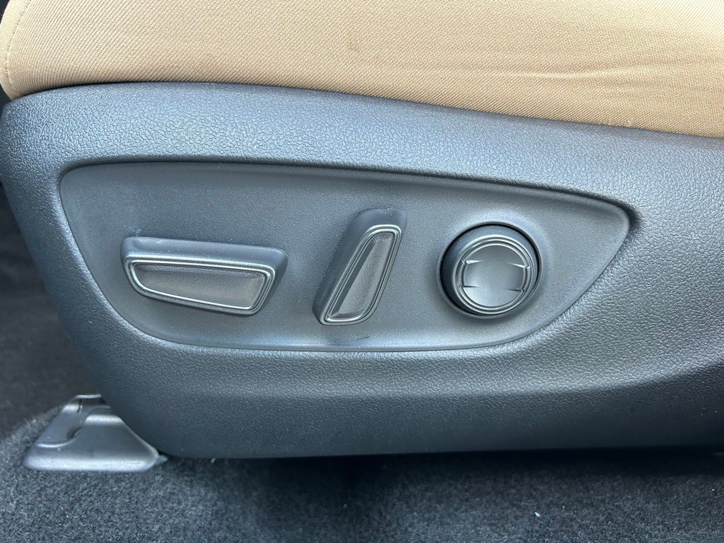 Thumbnail: 2025 Toyota RAV4 - 16