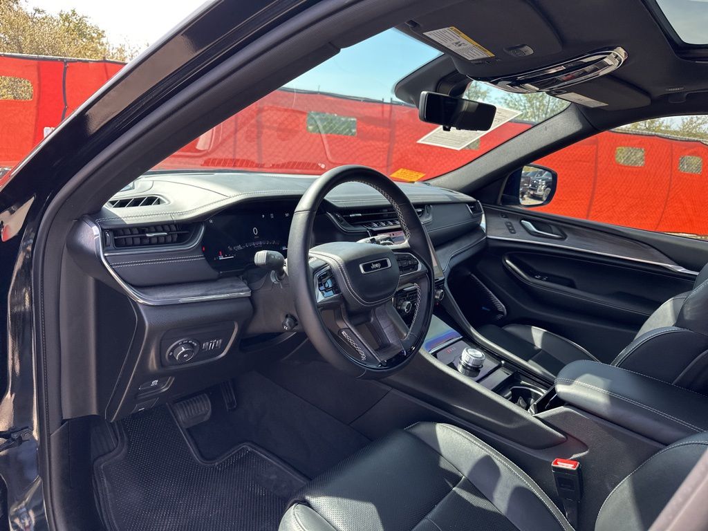 Used Car 2023 Jeep Grand Cherokee  Overland For Sale Under $40,000 In Austin, Texas