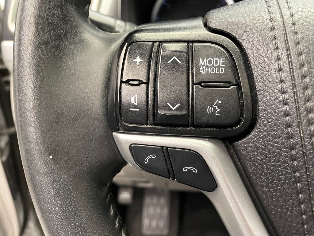 Thumbnail: 2019 Toyota Highlander - 22