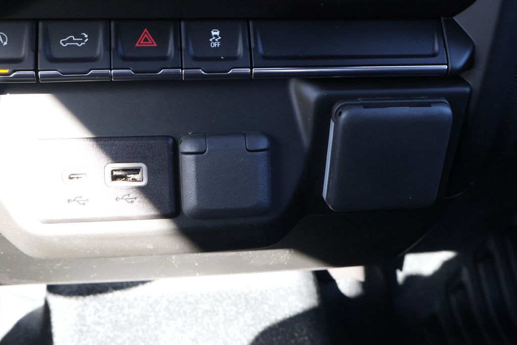 Thumbnail: 2026 Chevrolet Silverado 1500 - 26