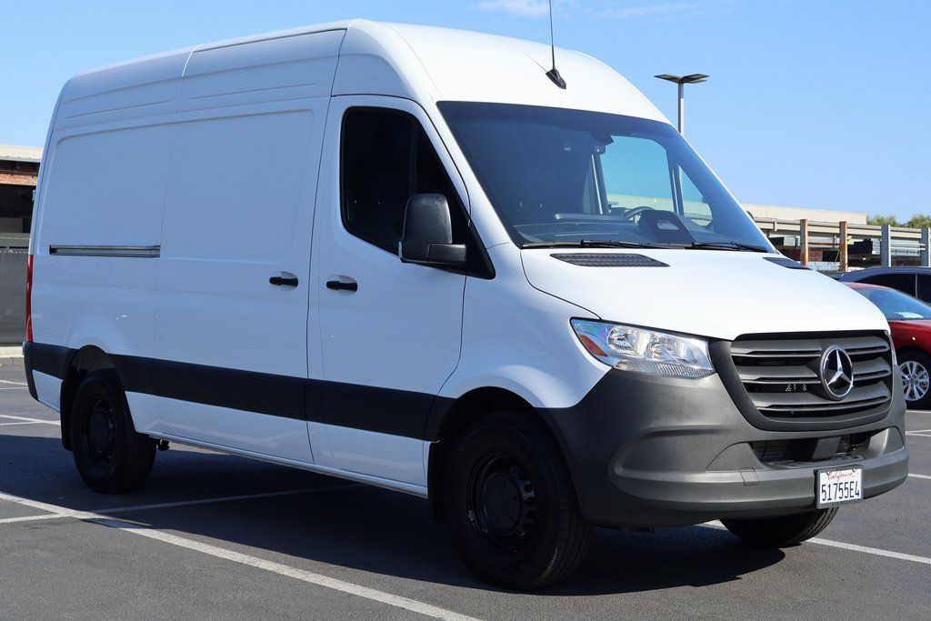 Thumbnail: 2025 Mercedes-Benz Sprinter - 3