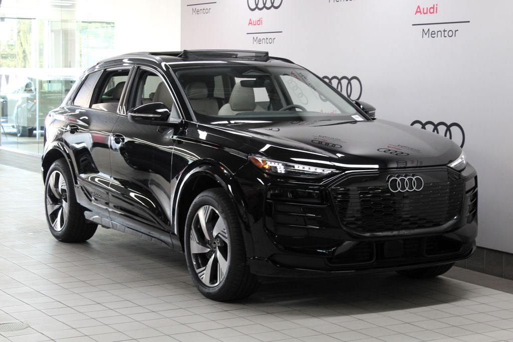 2025 Audi e-tron Premium 8