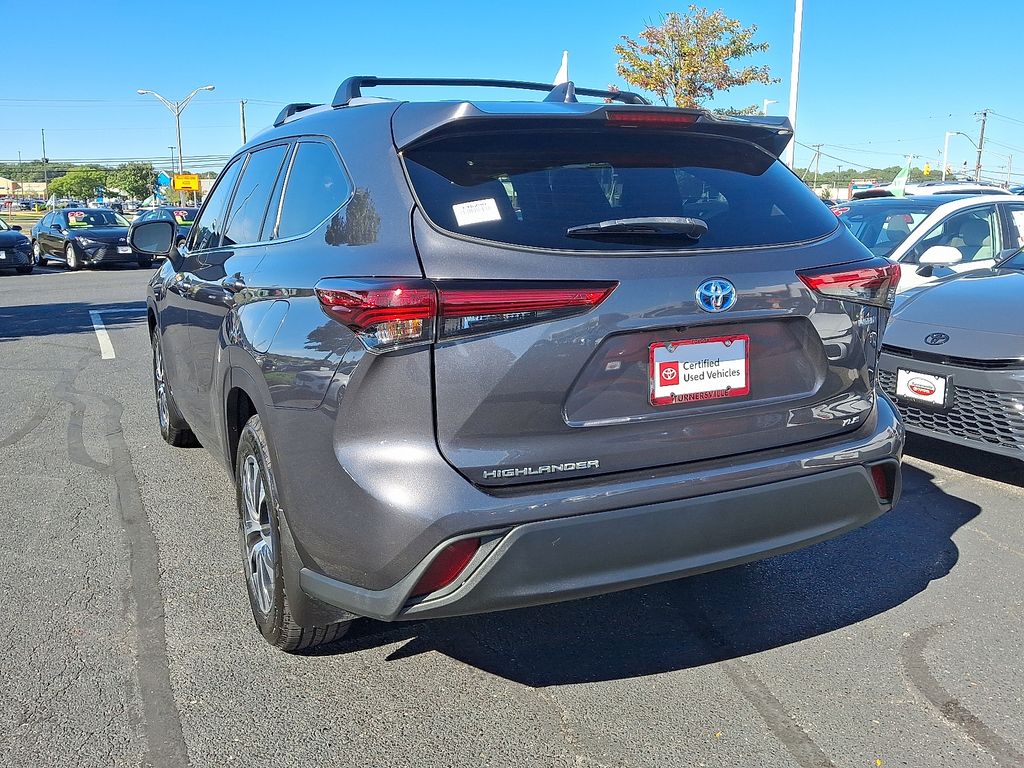 Thumbnail: 2022 Toyota Highlander - 4