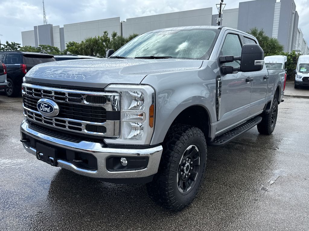 2027 Iconic Silver Metallic Ford Super Duty F-250 SRW XLT 4X4 Truck