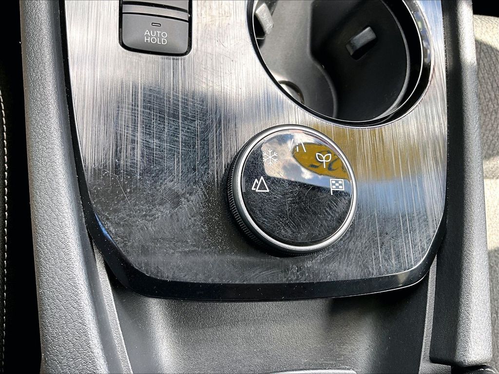 2025 Nissan Rogue — photo 26