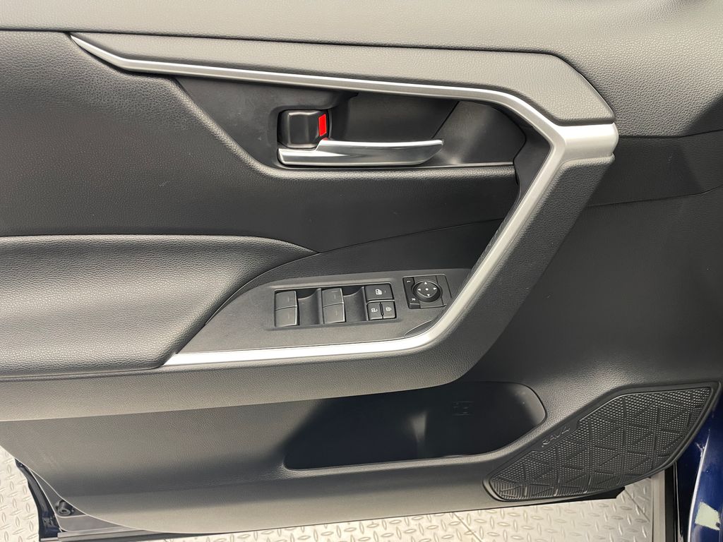 2023 Toyota RAV4 Prime SE 9