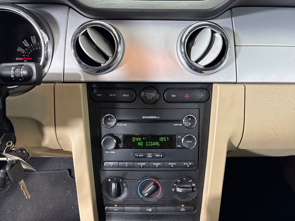 Used 2008  Ford  image 26