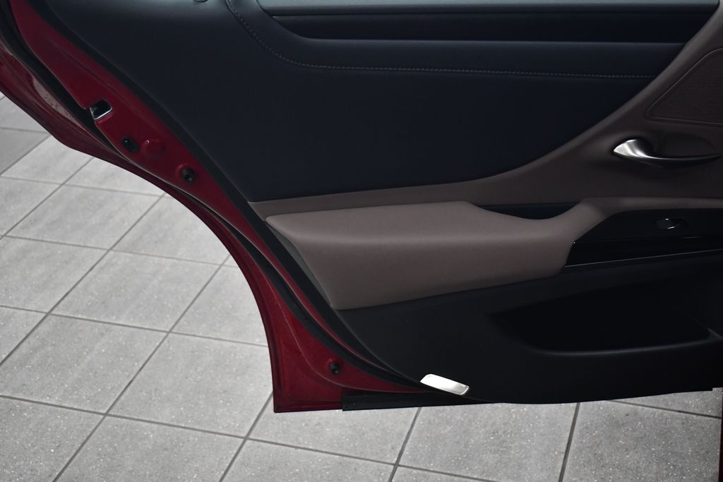 Thumbnail: 2022 Lexus ES - 25