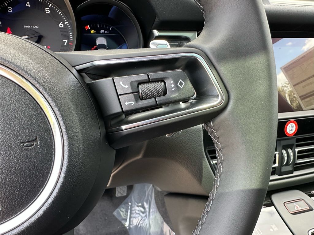 Thumbnail: 2026 Porsche Macan - 18