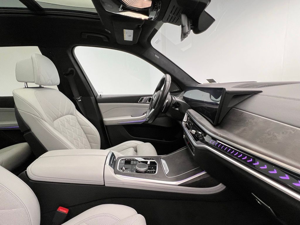 Thumbnail: 2023 BMW X7 - 6