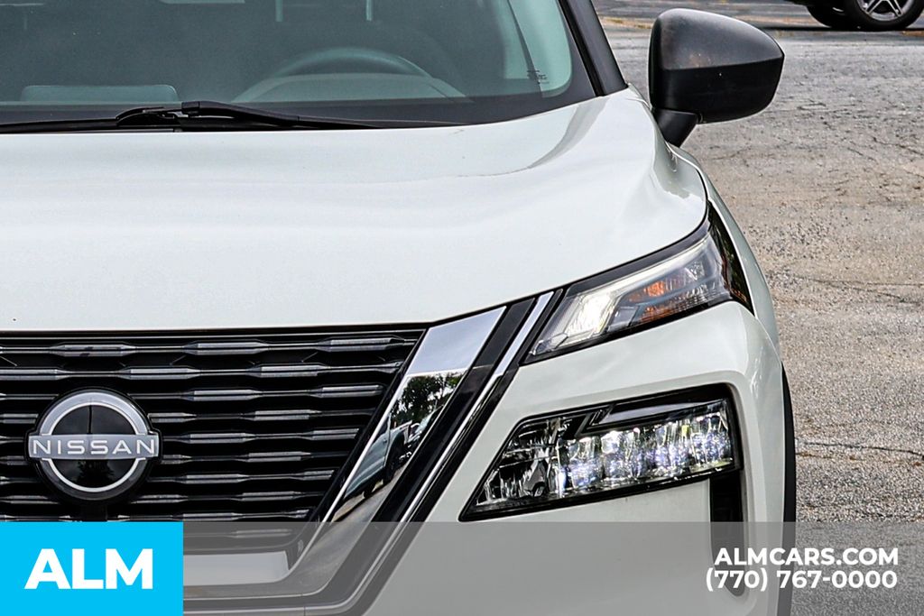 Used 2023 White Nissan S image 14